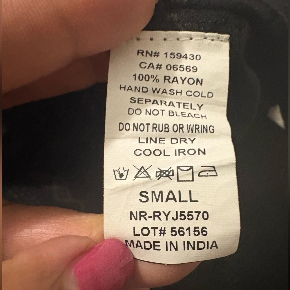 Elan Tiered, Bell Sleeve Babydoll Swing Black and Tan Dress. Pockets, Split Neck - Picture 15 of 15